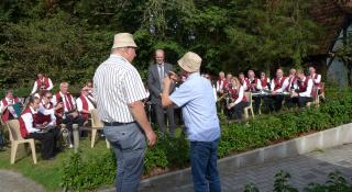 De fanfare van Merksplas geeft een optreden op het domein in Merksplas.